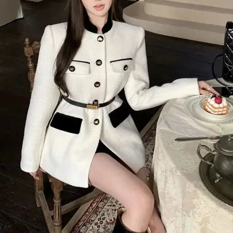 Celestine | Elegant Contrast Button Blazer - LXNDON